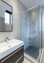 Bathroom fully furnished Simplissimmo