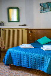 Chambre avec lit double