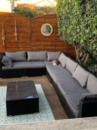 Salon de jardin extérieur (le chat ne sera pas là pendant vos vacances)