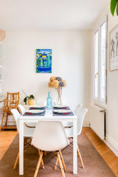 Table à manger avec assises