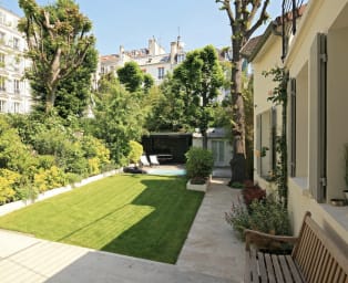 rental-family-prestigious-maison-lumea-paris-outside-garden