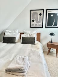 rental-family-prestigious-maison-lumea-paris-bedroom