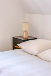 Chambre avec lit deux places confortable