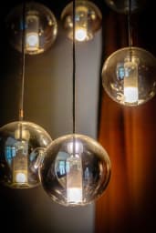Lustre moderne dans l'entrée