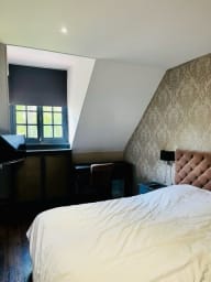 Chambre bleue: couchage 2 personnes - lit 160x200, salle de bain individuelle...