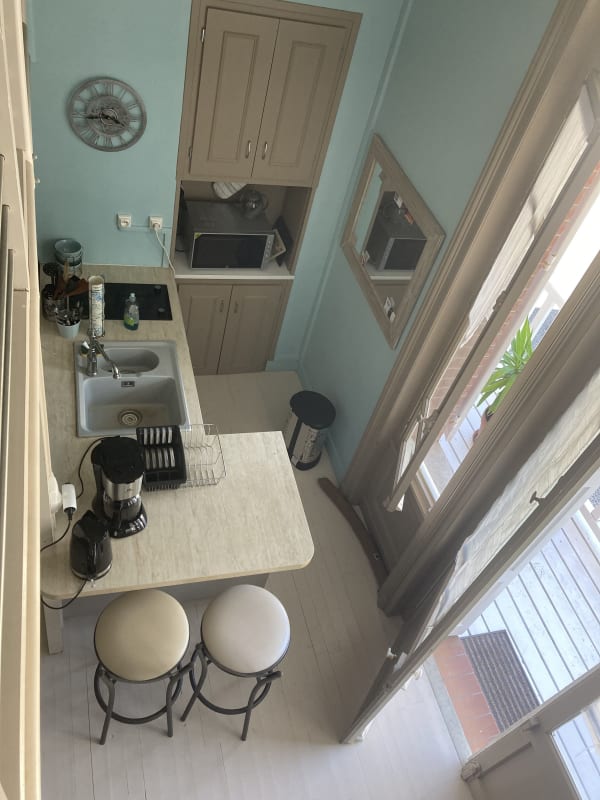 Appartement   Studio avec mezzanine dans villa du 19eme, parking