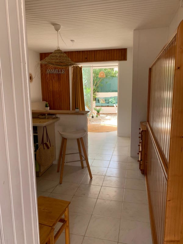 Appartement   Studio très clair avec petite terrasse