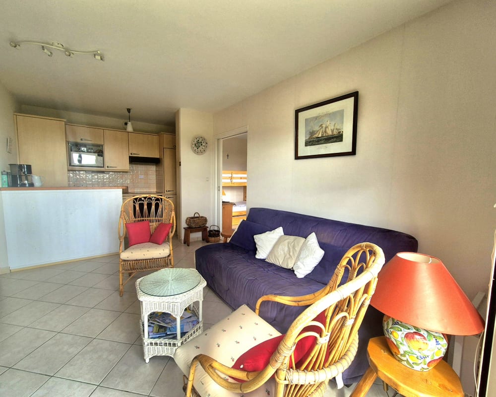  immobilier  Nid avec beau jardin et vue sur la mer