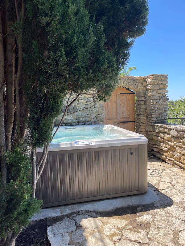 La Maison Haut-perché, maison de ville avec vue et jacuzzi 