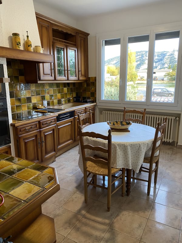 Maison   La Maison de Gari, maison spacieuse avec piscine et bel extérieur 