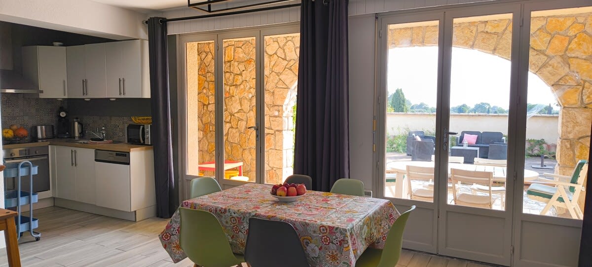 Maison T3 rénové, climatisé entre mer et montagne, piscine, jardin 