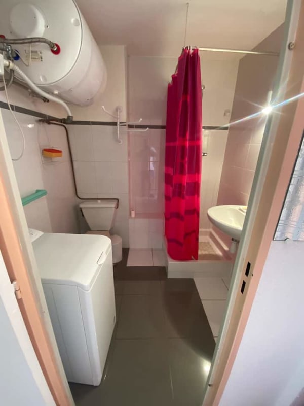  immobilier  Studio climatisé avec baclon à Saint Raphaël