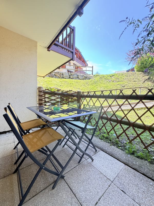 Appartement avec terrasse et piscine à Flumet