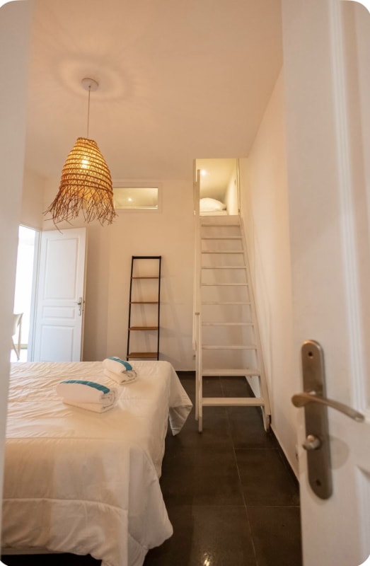 Immobilier Appart avec grande terrasse, piscine et mer à pied  