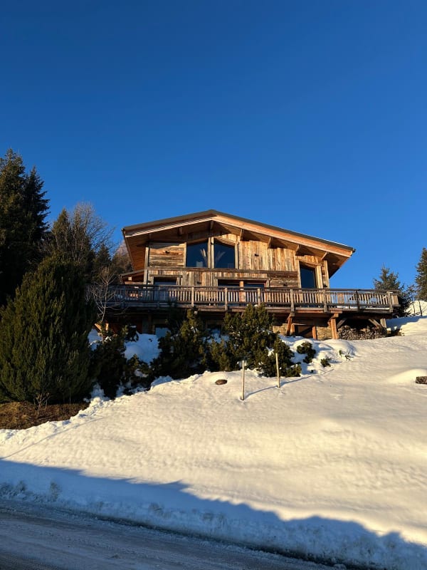 Grand chalet avec piscine privée et bain nordique