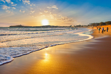 Quick walk to the beach, restaurants, coastal trail from house