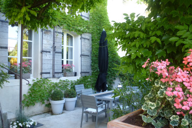 Rental with swimming pool in the Luberon at Lourmarin