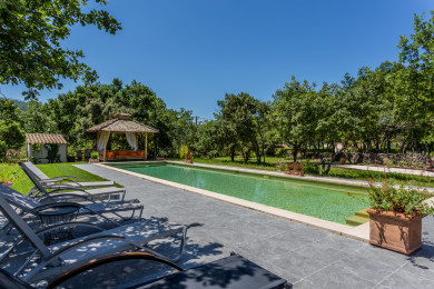 Magnificent property to rent in Lacoste