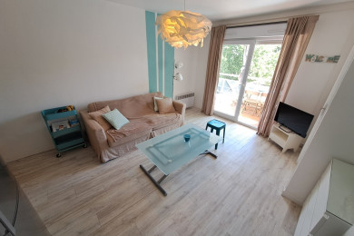 Séjour avzc TV + canapé lit (160cm) 