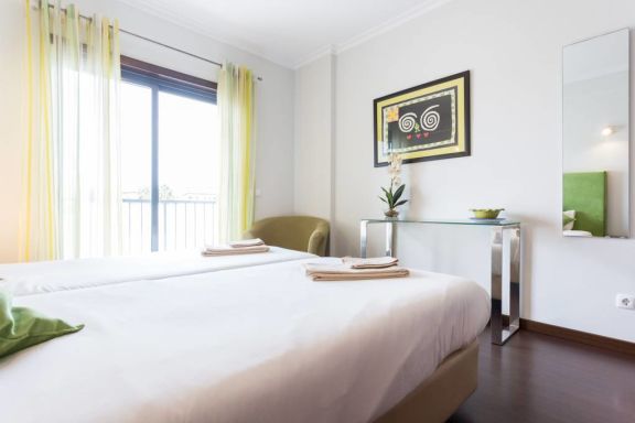 Lagos Marina Apartment mit Pool and Fitnesstudio