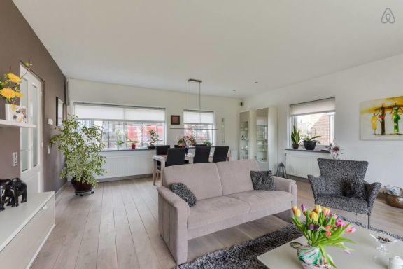 Spacious Family Home Halfweg