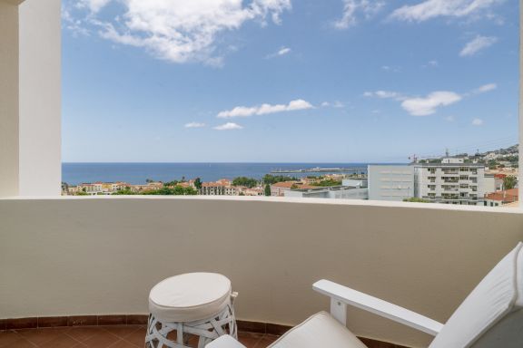 Licht und Meerblick in Funchal Centre, Alegria III