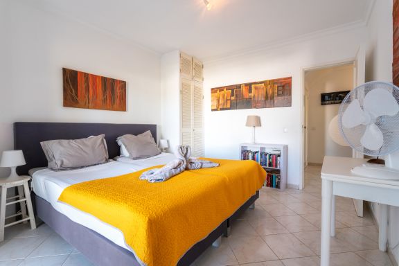 Sunny home for families or friends