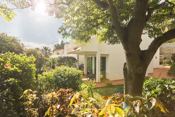 Garajau I, appartement calme avec jardin