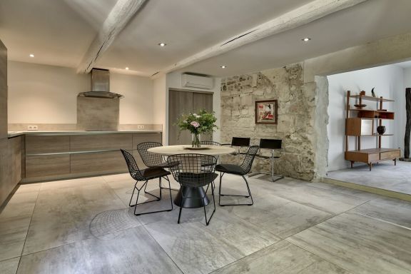 Superbe Maison rénovée en plein centre de Maussane