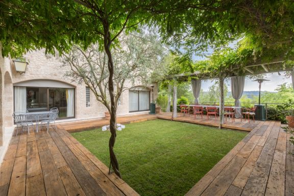 Superbe villa avec vue, entre Aix en Provence et Luberon