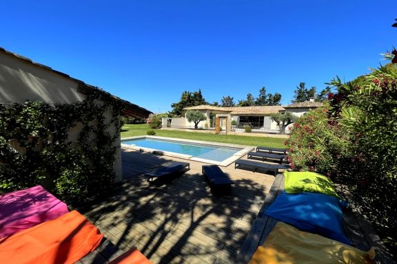 Belle villa contemporaine, piscine et grand jardin