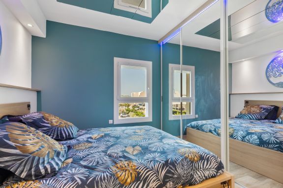 Blue Luxury House Port nature