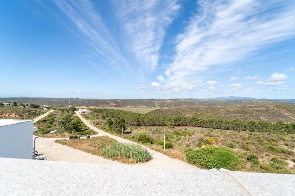 O MAÇARICO - Walking distance to Monte Clerigo and Amoreira beaches