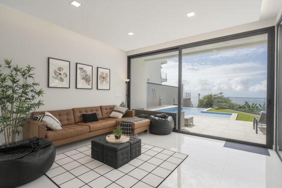 Haus mit Pool und Meerblick, Perle von Calheta