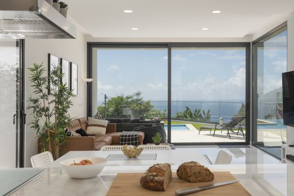 Haus mit Pool und Meerblick, Perle von Calheta