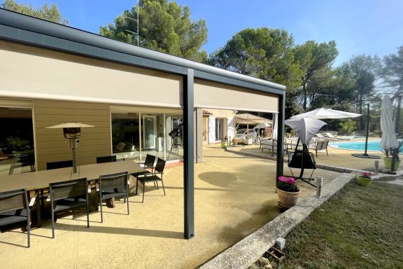 Villa des Pins, beautiful family home, near Aix en Provence, 8 people