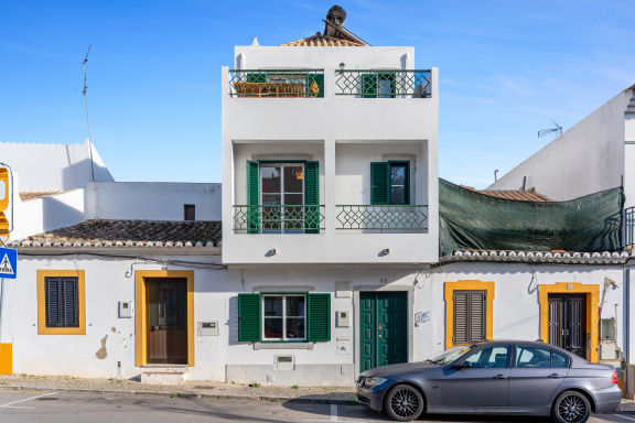Casa Verde - Traditional Townhouse