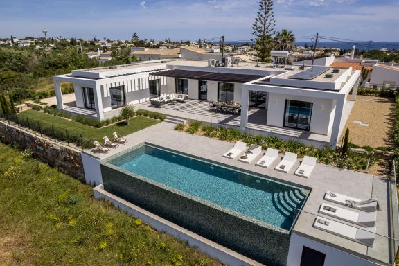 Villa Oliade - Escape to Luxury at Our New Villa in Praia da Luz!