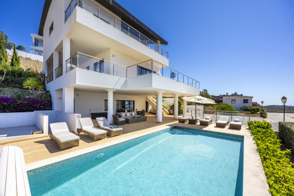Azure Serenity Villa at Quinta Da Fortaleza
