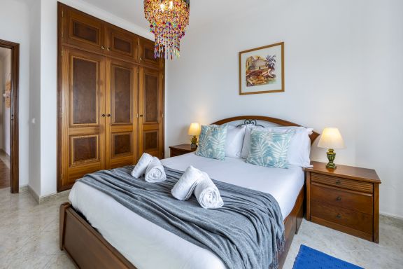 Luz Heaven - Top floor Seaview Apartment