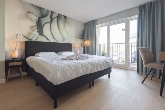 Coastal Inn - Private Room + Balcony