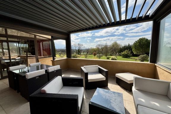 Countryside villa with swimming spa