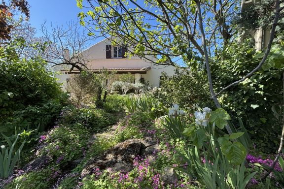 Countryside villa with swimming pool