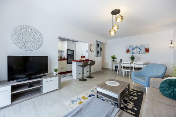 Vernieuwd appartement aan het zwembad - In het hart van Carvoeiro!