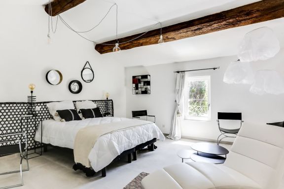 Mas Adrien,  Jolie maison avec piscine, pour 8 personnes