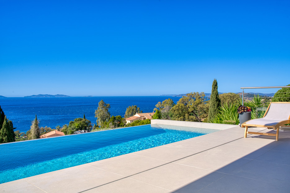 Modern villa with garden near the beach Saint-Tropez