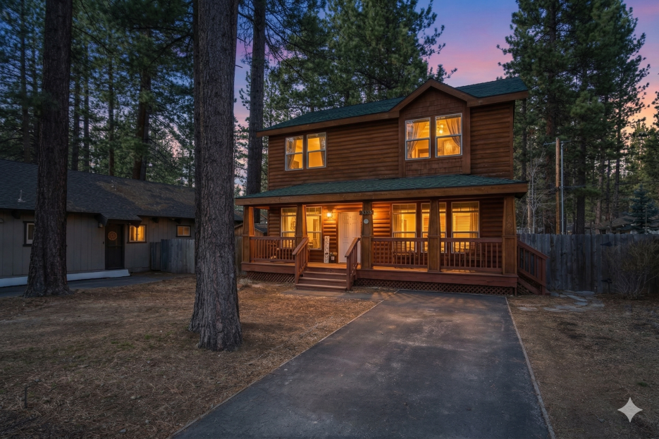 Cabin's cozy exterior