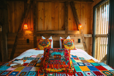 Literie de qualité hôtelière : matelas 180cm, linge de lit et de toilette...