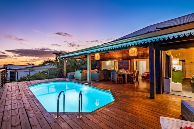 Varangue avec piscine vue mer et montagne 