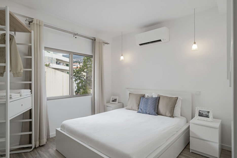 Bedroom with double bed